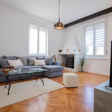 Amphitheater Apartment Pula Eksteriør billede