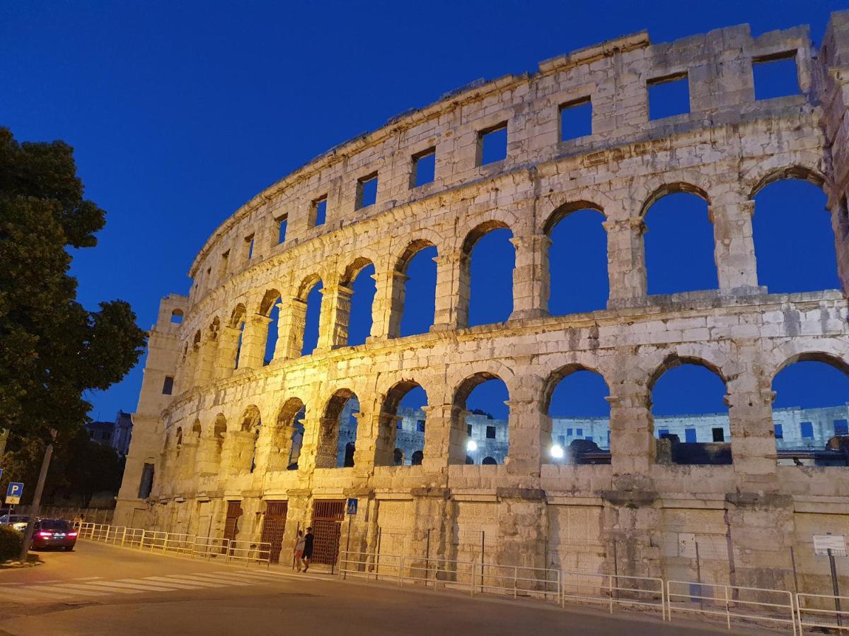 Amphitheater Apartment Pula Eksteriør billede