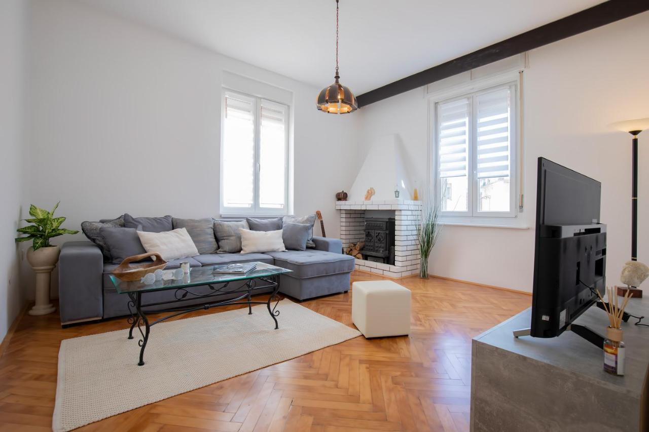 Amphitheater Apartment Pula Eksteriør billede