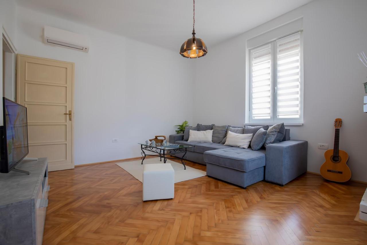 Amphitheater Apartment Pula Eksteriør billede