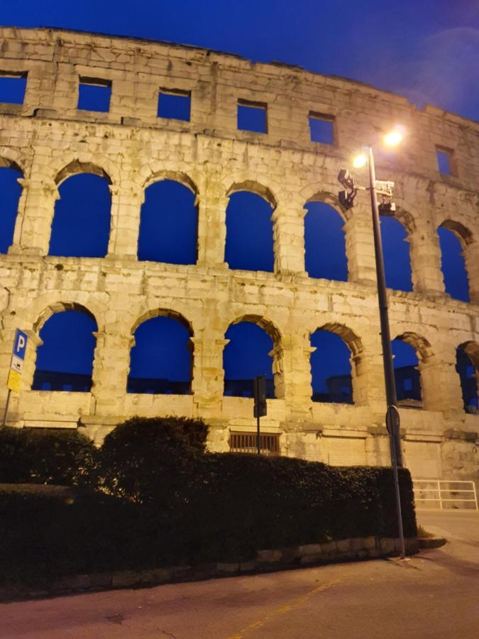 Amphitheater Apartment Pula Eksteriør billede